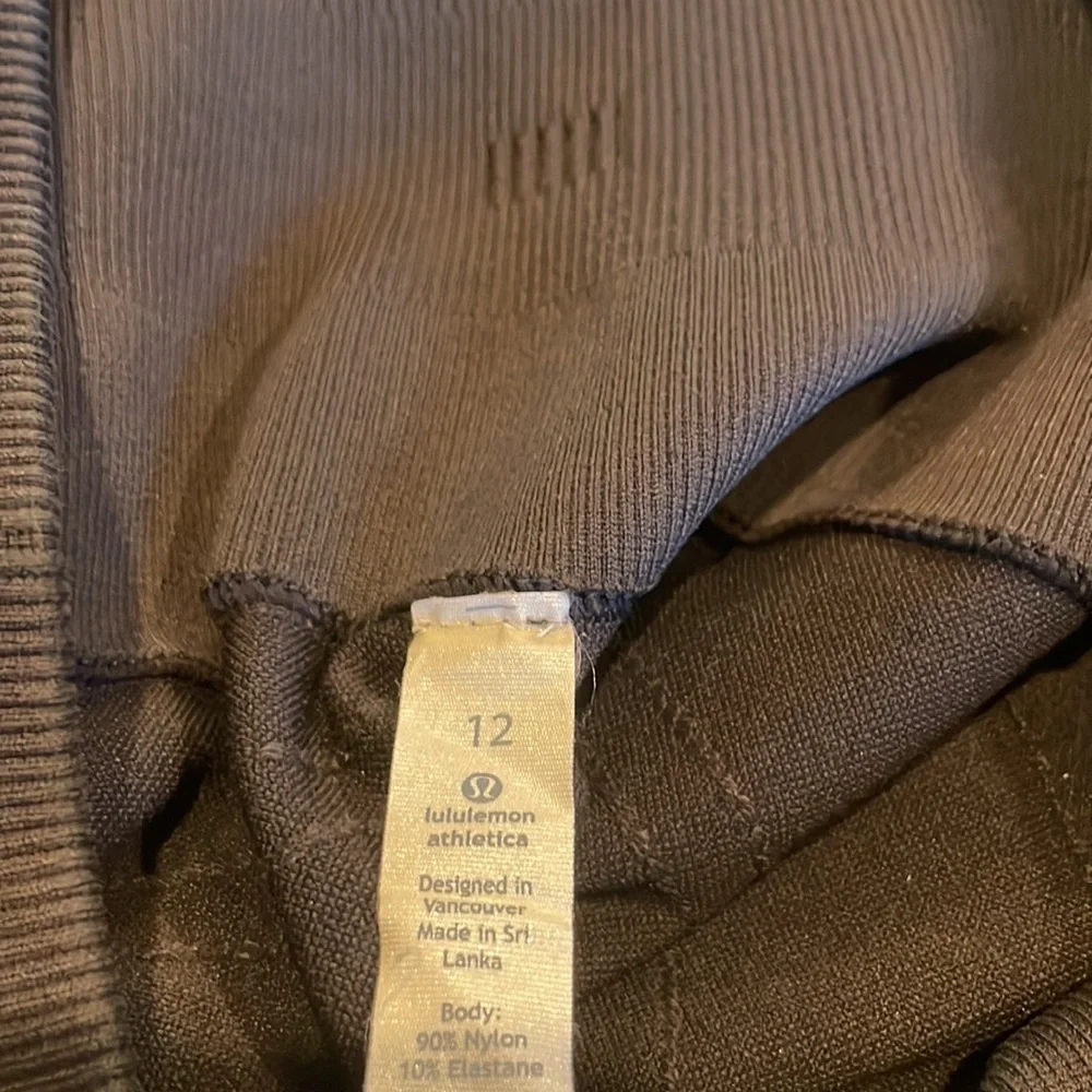 364 Lululemon Flow and Go Crops Sz 12 Black